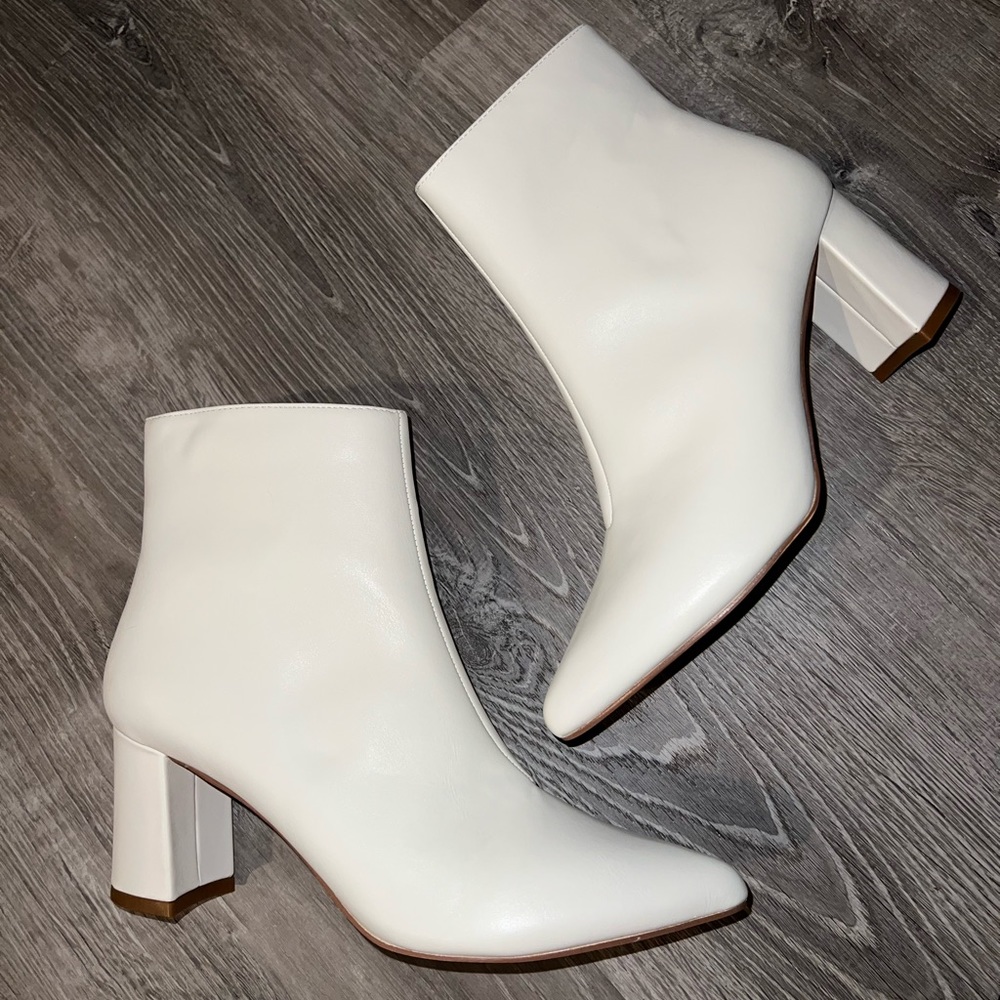 Brand new Lulus off-white ankle bootie
